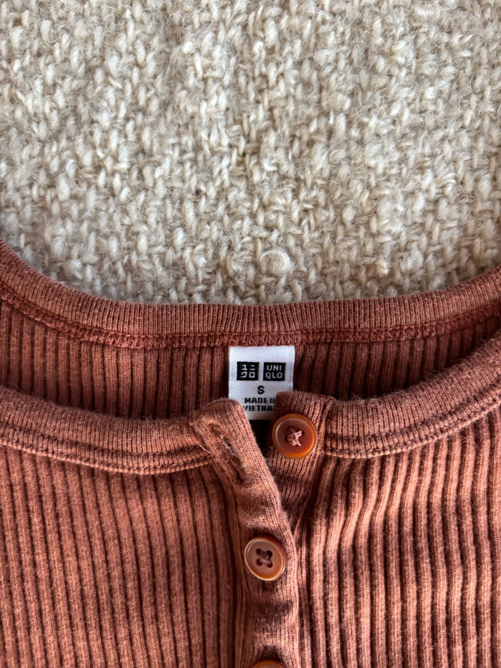 Uniqlo Ribbed Crop Top - Picture 2 of 6